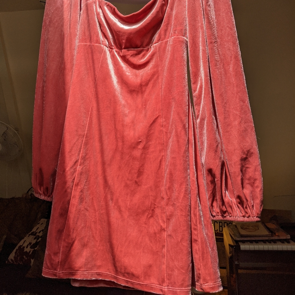 NWOT F21 Velvet Cutout Pink Puff Sleeve Mini Dress - Picture 4 of 10